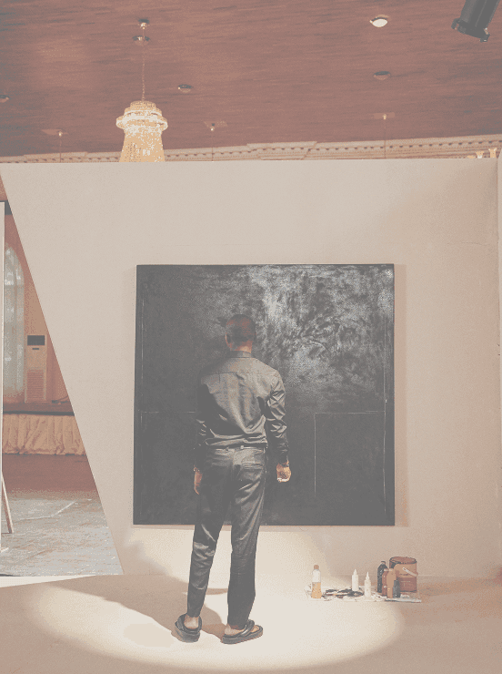 Figure before a canvas